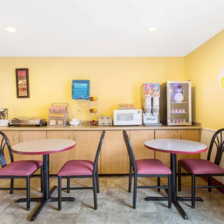 Super 8 by Wyndham Elko