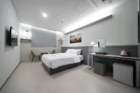 Hi& Hotel 平澤市住宿飯店