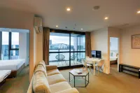 Ramada Suites by Wyndham, Victoria Street West - parking