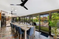 Nature s Nest Pool Spa Outdoor Kitchen Dining