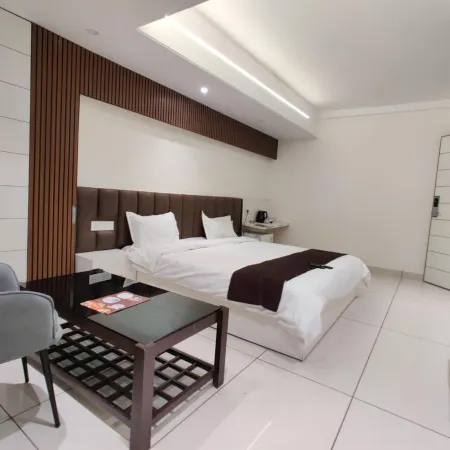 Hotel M K