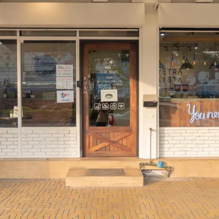 Petra Poshtel Donmuang Отели рядом с достопримечательностью «Дон Муанг»