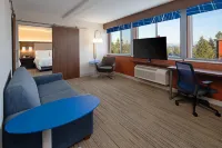 Holiday Inn Express & Suites Seattle-Sea-Tac Airport