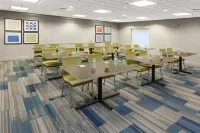 Holiday Inn Express & Suites Lake Zurich-Barrington