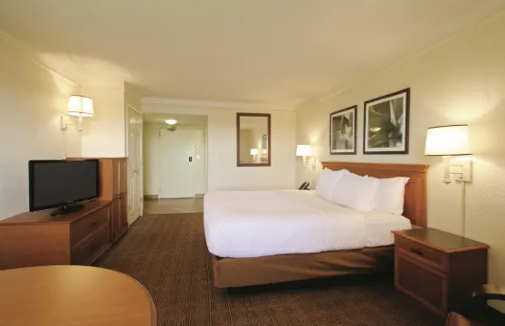 科勒爾斯普林斯大學路拉昆塔温德姆套房酒店