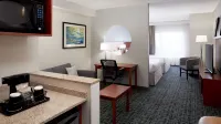 Fairfield Inn & Suites Montreal Airport Отели в г. Дорваль