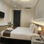 King Royal Hotel - parking