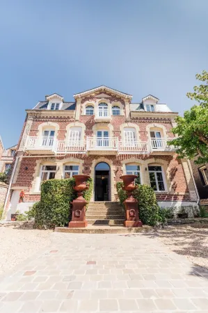 La Villa 10 HÔTEL Spa Отели в г. Гонвиль-ла-Мале