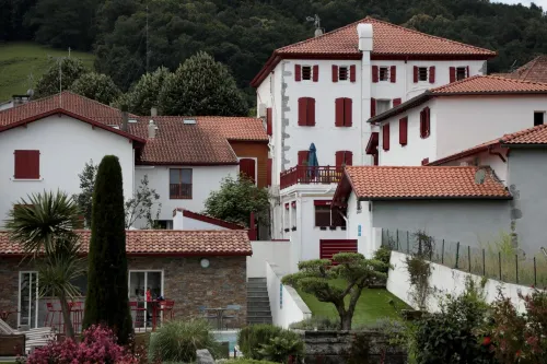 Hôtel Argia فنادق في Cambo-les-Bains