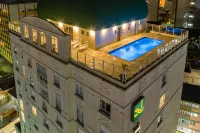 Quality Hotel Curitiba - Rooftop Pools