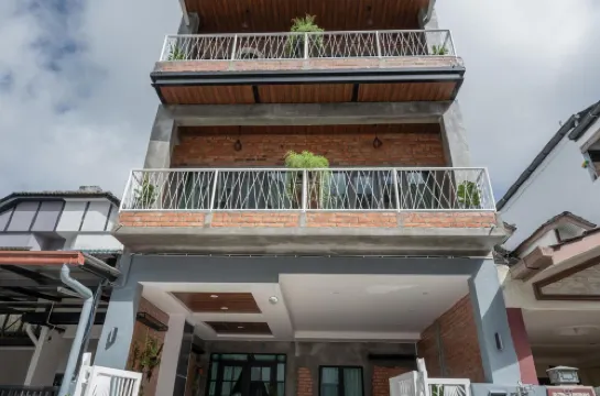 Bricks Guesthouse Ngoại thất Photos