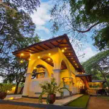 Grand Kalundawa Resort Hotel Exterior