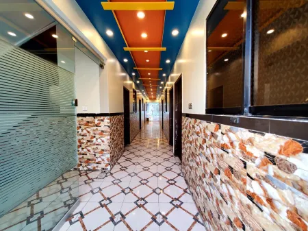 Diplomat Inn Hotel Отели рядом с достопримечательностью «Мавзолей Джинны»