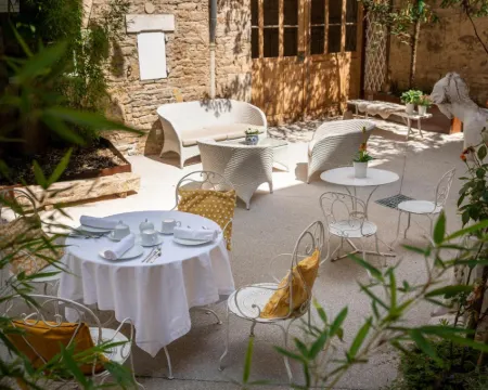 Les Remparts Hôtels et Demeures Historiques Hotels in Beaune