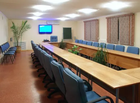 Спутник Отели рядом с достопримечательностью «Танк Т-34»