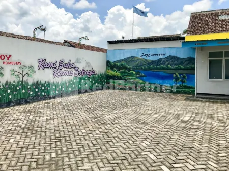 Joy Homestay Near Umj Jember Mitra RedDoorz Отели рядом с достопримечательностью «Lave»