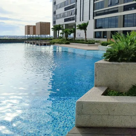 2BR Bauhaus 707 W/Pool & Free Parking
