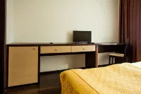 Hotel Overtime Hotels near Oreshek Fortress