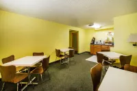 Super 8 by Wyndham Pueblo