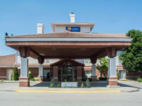 Comfort Inn & Suites Hotels in Oxford County