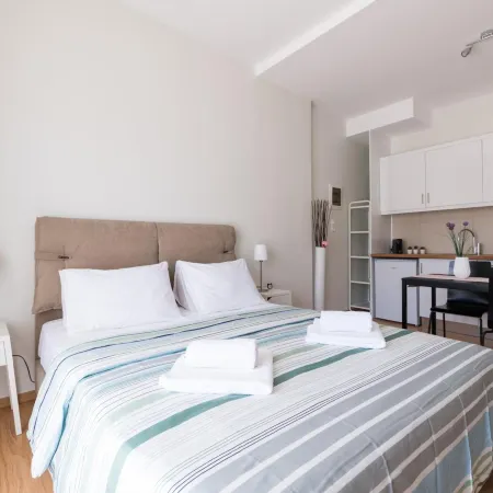 Anivia Apartments Airport by Airstay Отели в г. Спата-Артемида