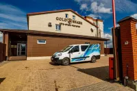 Gold Shark Hotel - parking