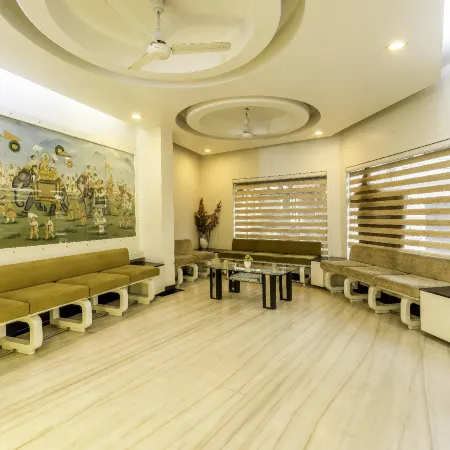 Hotel Ashish Palace