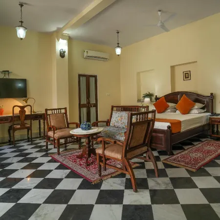 Diggi Palace - A City Center Hidden Heritage Gem Отели рядом с достопримечательностью «Лекционный зал Birla Auditorium»