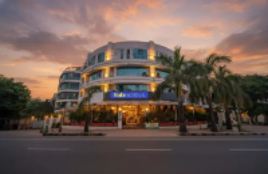 Fabexpress White House Hoteles cerca de Sri Sri Radha Madanmohan Temple