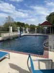 Quality Inn and Suites - piscina
