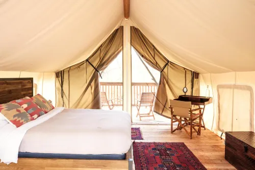 Firelight Camps - Pet friendly