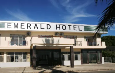 Emerald Hotel & Restaurant Hôtels à : 