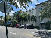 La Quinta Inn & Suites by Wyndham Sawgrass - 駐車場