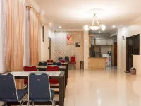 RedDoorz Plus Near Pantai Malalayang Manado Hotels in Malalayang