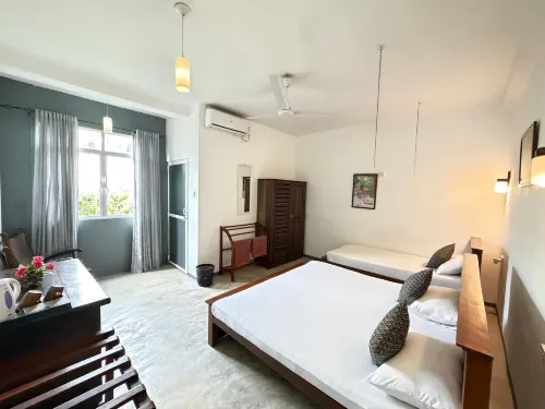 Holiday Inn Unawatuna - 2-Star
