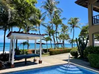 The Backyard Beachfront Hotel - Beach