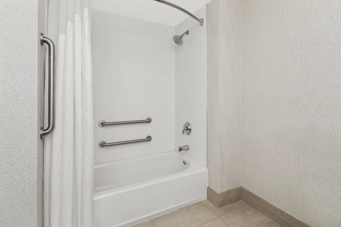 Holiday Inn Express & Suites SACRAMENTO AIRPORT NATOMAS by IHG Zimmer Photos