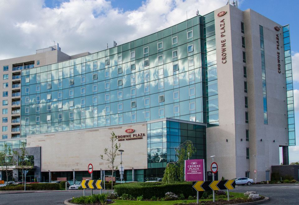 8. Crowne P..