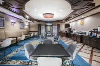 La Quinta Inn & Suites by Wyndham DFW Airport West - Euless - breakfast