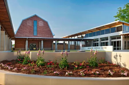 Courtyard Atlanta Conyers Отели рядом с достопримечательностью «Кафедральный собор Крисчен Гроут»