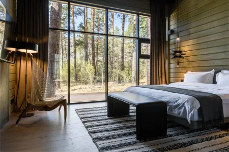 Хвоя в горах Отели рядом с достопримечательностью «Дом Перевертыш»