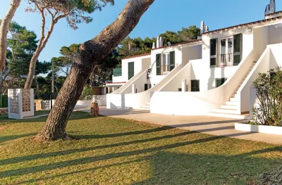Apartamentos Cala Blanca Hotels near Cala turqueta