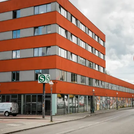 Apartmenthaus Berlin Neukölln Отели рядом с достопримечательностью «Станция метро "Германштрассе"»