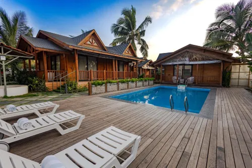 Foxoso Aaristo Baga Beach Resort