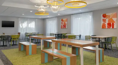 Spark by Hilton Lancaster Отели рядом с достопримечательностью «Landis Homes»