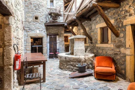 Aux Prisons de Montagny Отели в г. Серезен-дю-Рона