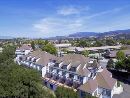 Vinland Hotel and Lounge Отели рядом с достопримечательностью «Санта Йнез Вэлли»