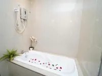 Ghazrin's Classic Hotel JB Отели рядом с достопримечательностью «Автостанция Ларкин-Сентрал»