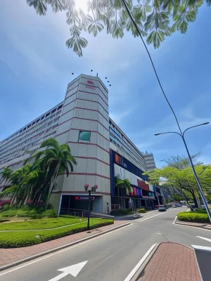 Celyn City Hotel Hotel in zona Land Below The Wind