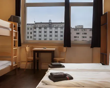 โรงแรมและโฮสเทลอาคามา ครอยซ์แบร์ก โรงแรมในเบอร์ลิน